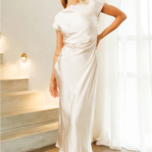 Hello Molly Elegant Cream Midi Dress - Picture 3 of 3